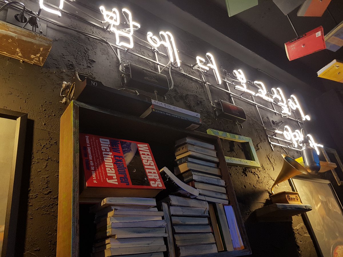 Chickadee_app's tweet photo. A double life of Artist Kim is a Korean style pub with the theme of an artist studio. If you’re looking for a casual place to enjoy nice food and drinks with your friends and loved ones at reasonable prices, this would be a good place to go to. https://t.co/ioZaiIZiat