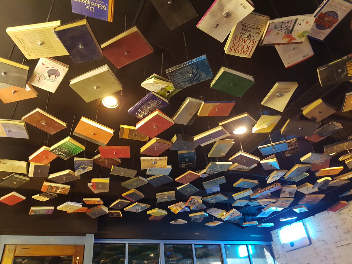Chickadee_app's tweet photo. A double life of Artist Kim is a Korean style pub with the theme of an artist studio. If you’re looking for a casual place to enjoy nice food and drinks with your friends and loved ones at reasonable prices, this would be a good place to go to. https://t.co/ioZaiIZiat