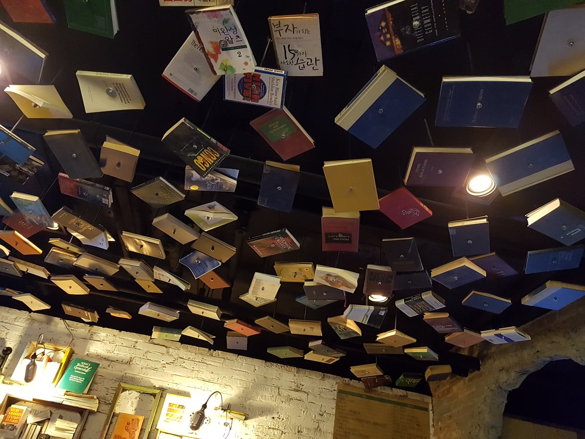 Chickadee_app's tweet photo. A double life of Artist Kim is a Korean style pub with the theme of an artist studio. If you’re looking for a casual place to enjoy nice food and drinks with your friends and loved ones at reasonable prices, this would be a good place to go to. https://t.co/ioZaiIZiat