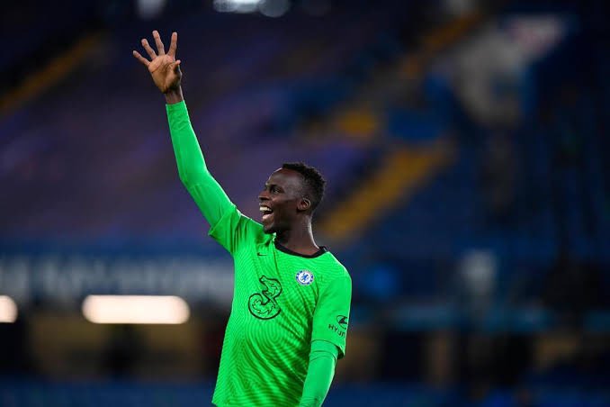 YoungKwame's tweet photo. Of course I fucked up, who never fucked up hands 🙌 in the air😂@YomYom_ https://t.co/o22HOAT3OK