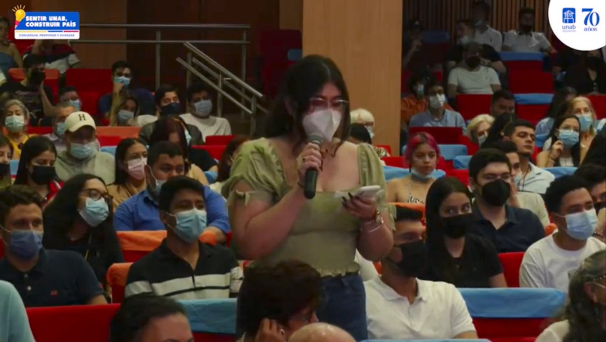 sergio_fajardo's tweet photo. Dicen que nadie se lee un programa de gobierno pero los estudiantes de la @unab_online hicieron la tarea. Me voy feliz de Bucaramanga. Tenemos las mejores propuestas y quiero que las conozcan. A propósito, ¿ya vieron el resumen del plan de gobierno? 👉🏽 https://t.co/IJQA8E6sK7 https://t.co/UbcxSiU0s5