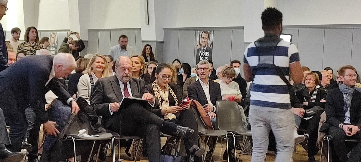 enmarche39's tweet photo. Merci @f_patriat et @E_DupondM pour cette réunion publique #AvecMacron dès le 10 Avril dans les #urnes
Merci #dijon et son représentant @frebsamen 🙏🇨🇵
#abloc #Jam39 https://t.co/In4GSnAqh8