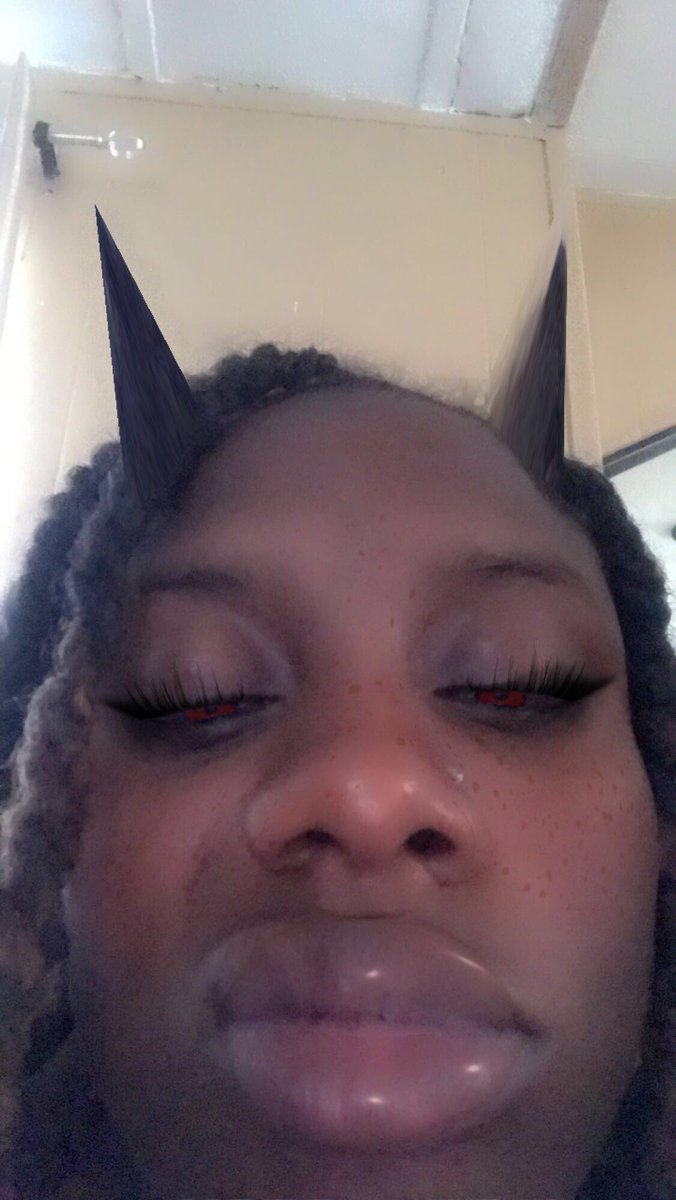 MissySoPretty_'s tweet photo. Me Going Through My Nigga 
Phone 🙄😈‼️🤣

PS. Issa Joke 😭 https://t.co/L1883UZaBR