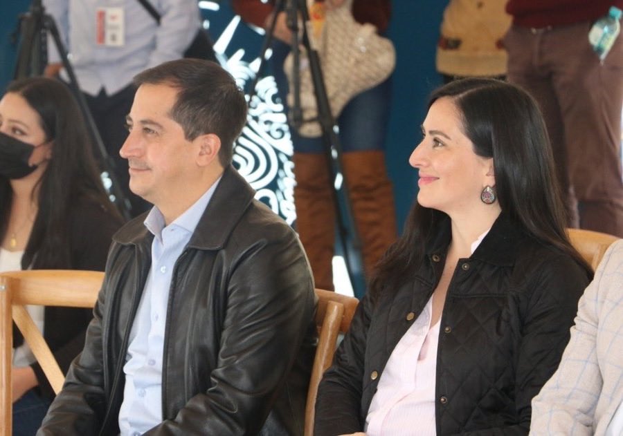 Produccion_Ecu's tweet photo. La viceministra @CarlaMuirragui participó en la presentación de resultados 2021 del Programa #SiembraPorContrato y el plan de acción 2022. La iniciativa busca elevar el nivel de competitividad del sector agrícola, alcanzar economías de escala y facilitar el acceso a mercados. https://t.co/rFw75dyo65