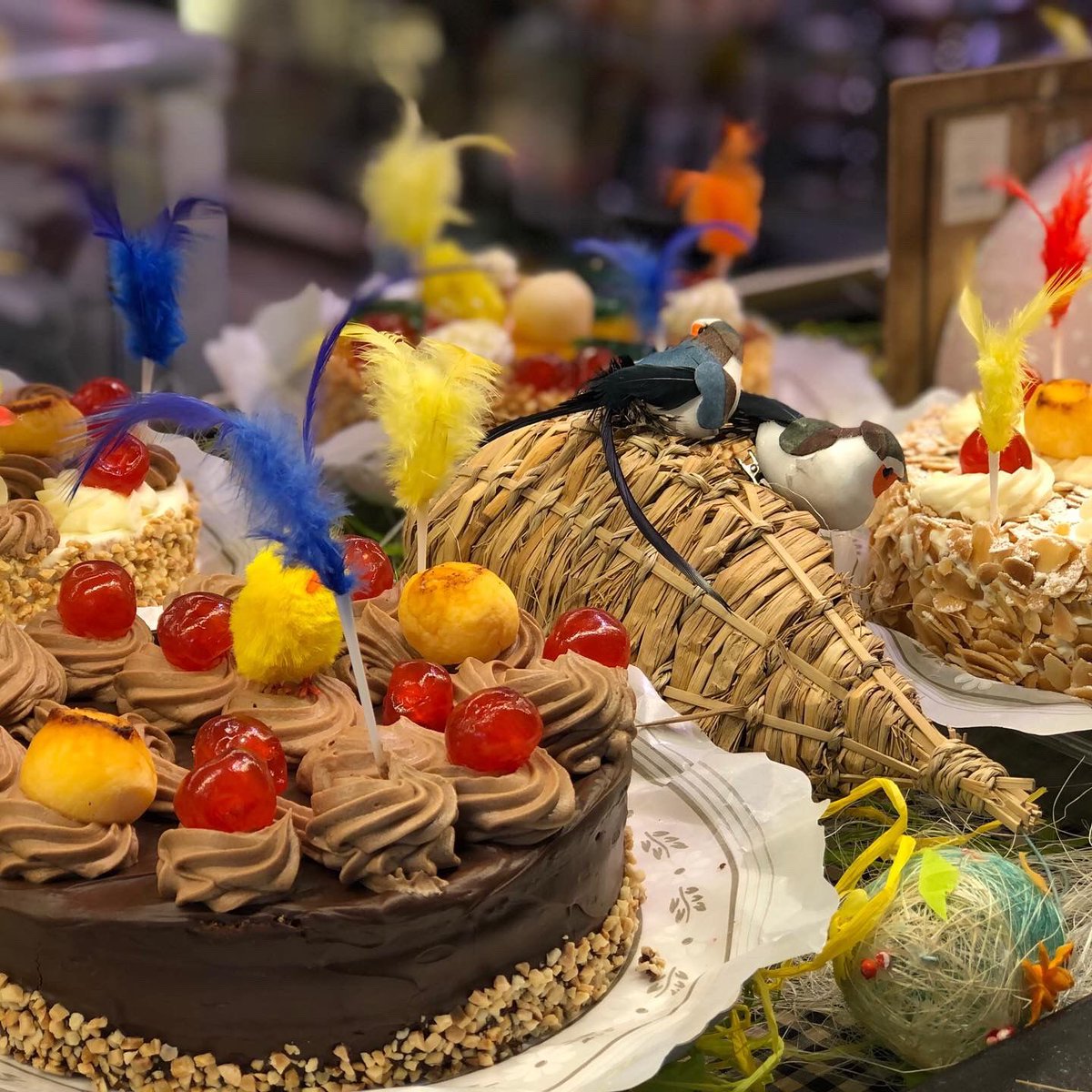 CalSendra's tweet photo. Mones de Cal Sendra, d’elaboració pròpia. 🐣🐣🐣
Les nostres botigues de Cambrils i Alforja, estaran obertes Divendres Sant, diumenge dia 17 i Dilluns de Pasqua, de 10:00 h. a 14:30 h.
Bona Pasqua!!🌾 https://t.co/DZjcX2UuEq