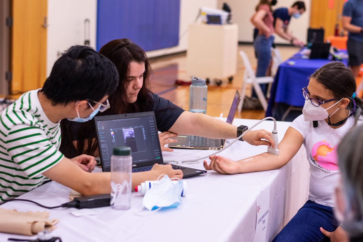 Happy National Biomechanics Day from the Florida Gym! Today, <a href="/UF/">FLORIDA</a> faculty and students spent the day with students from Bishop Middle School highlighting principles of #biomechanics and movement science.
Read more: hhp.ufl.edu/articles/2022/…  
#NBD2022 #MovementIsMedicine