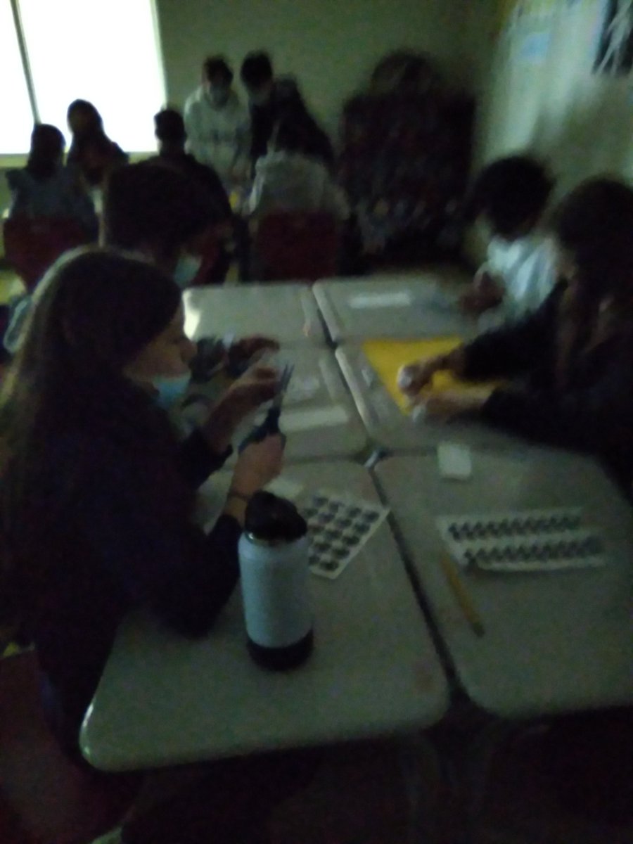 KarysMex's tweet photo. Aprendiendo lo que es una linea de ensamble...DLI Social Studies...
@ParticipateLrng #unitingourworld
#bilingualminds https://t.co/x9tH880VFi