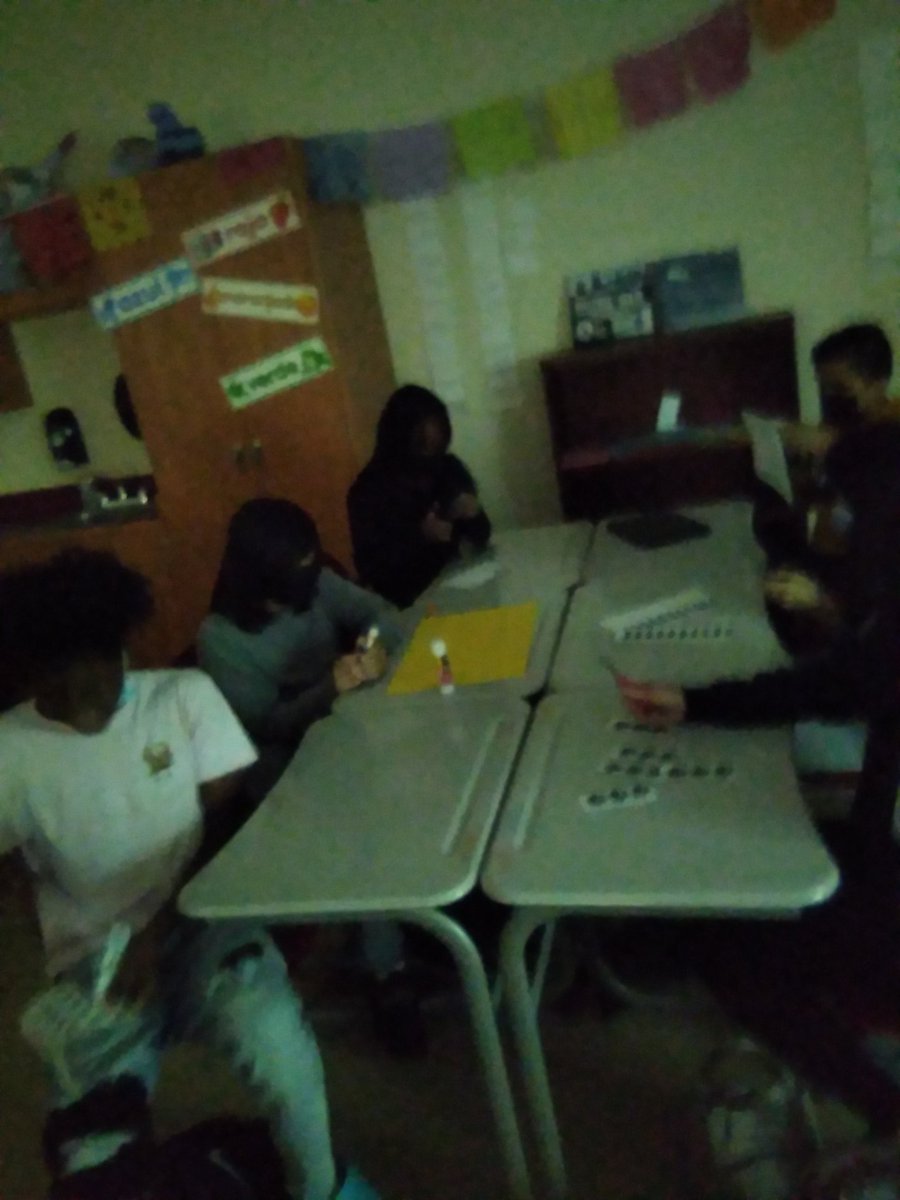 KarysMex's tweet photo. Aprendiendo lo que es una linea de ensamble...DLI Social Studies...
@ParticipateLrng #unitingourworld
#bilingualminds https://t.co/x9tH880VFi