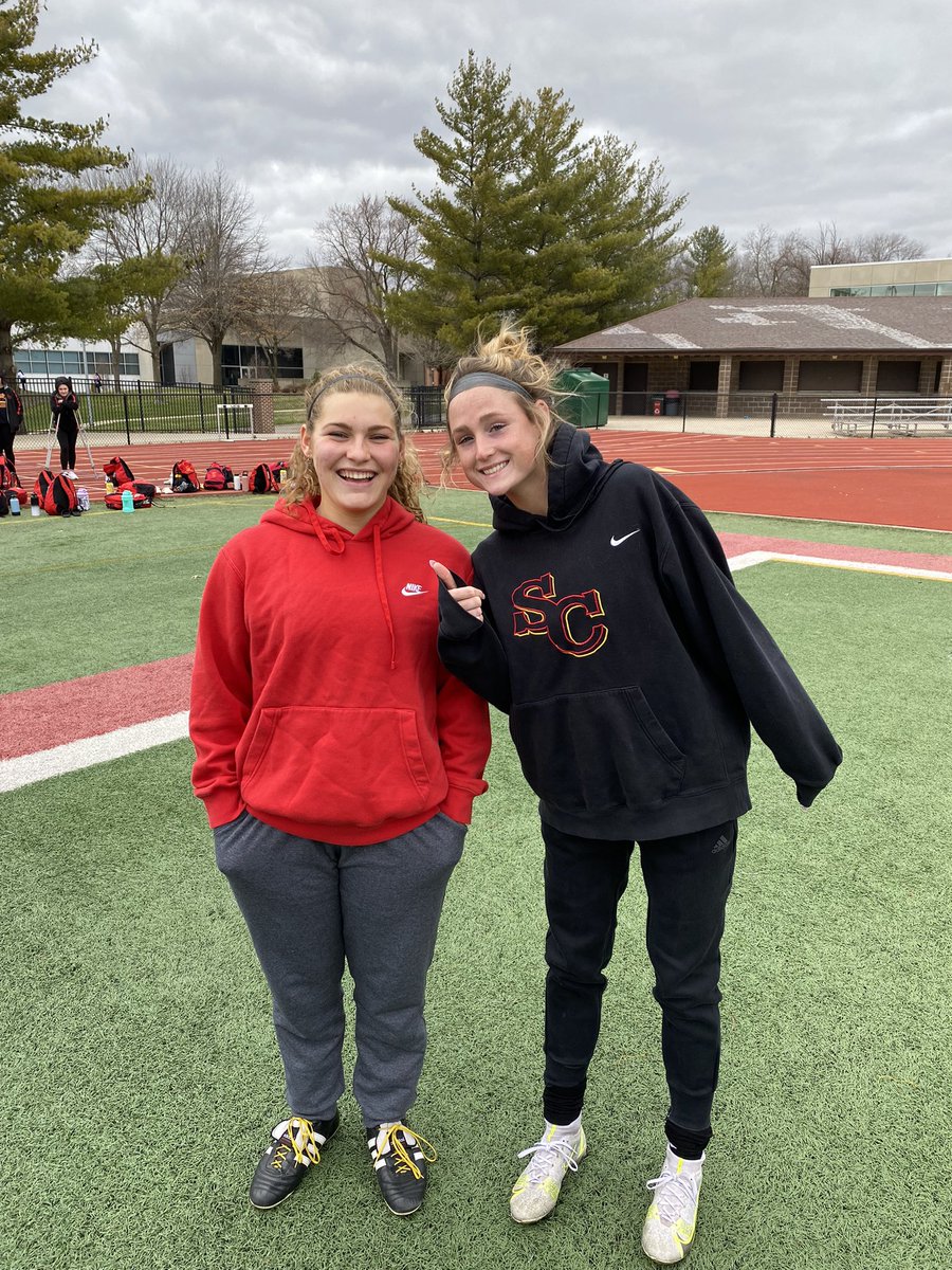 SimpsonWSOC's tweet photo. On this #SCCampusDay we:
1) Played Soccer
2) Raked Leaves
3) Ate Breakfast Burritos
🚨Free #SimpCoWoSo T-Shirt to whoever guesses first the number of bags we filled with leaves and sticks!
#SCDayOfGiving #ONESimpsonDay #RollStorm #FAMILY https://t.co/6Tqxpv7y5c