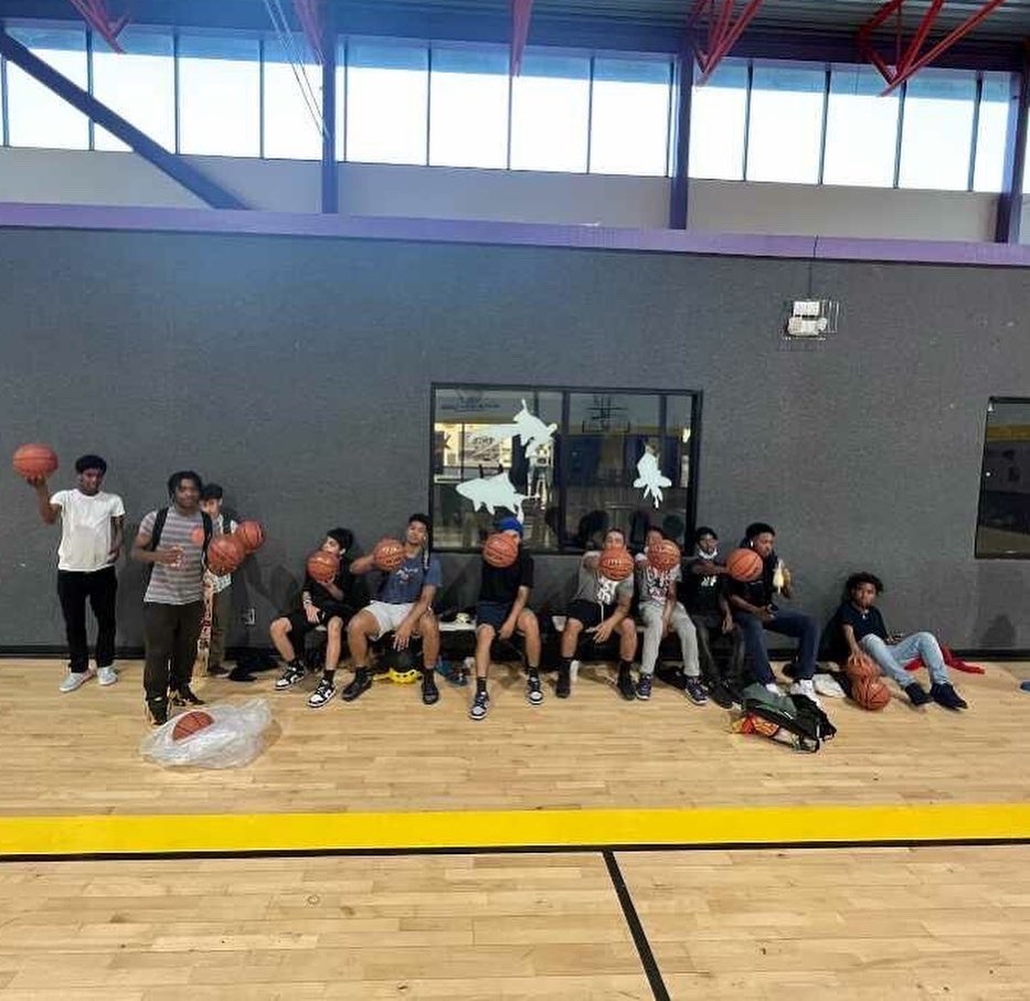 TheNHSBA's tweet photo. Thank you to Universal Studios at Hollywood for donating 60 basketballs at our LA Chapter at the Boys and Girls Club LA Harbor! 🤩 https://t.co/3FNwO95YhF