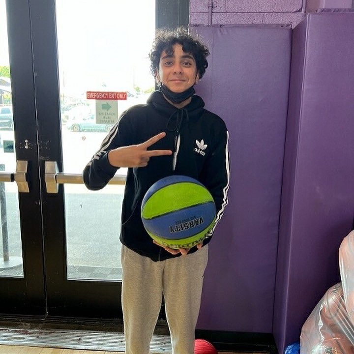 TheNHSBA's tweet photo. Thank you to Universal Studios at Hollywood for donating 60 basketballs at our LA Chapter at the Boys and Girls Club LA Harbor! 🤩 https://t.co/3FNwO95YhF