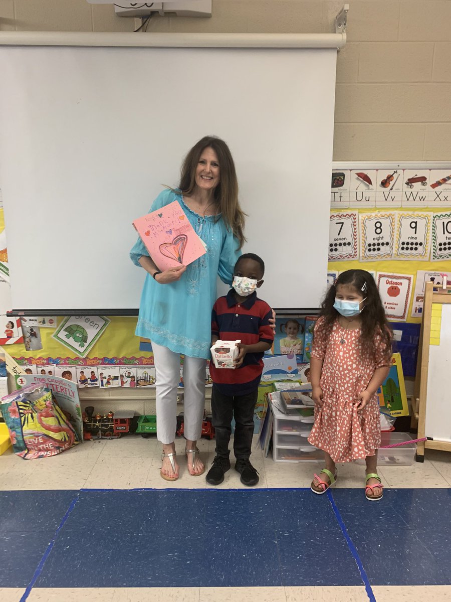 KentonineC's tweet photo. We love our librarian Ms. Moore!! Happy National Librarian Week!!@golibrary103 @NISDGlenoaks @NISD_ECE https://t.co/ozY90hR73E