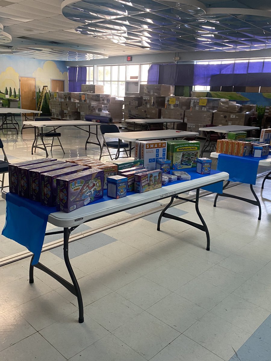 Ash_Cas27's tweet photo. Grades 3, 4 and 5 Math STAAR Countdown PD is out of this world 👽 Coordinator @MathReymundo and Coaches model a sample lesson, then giving teachers a chance to practice themselves. Also, look at those goodies! #EISDMath @teri_silva @DrH_OnTheEdge @EISDofSA https://t.co/ryBSpuaCOZ