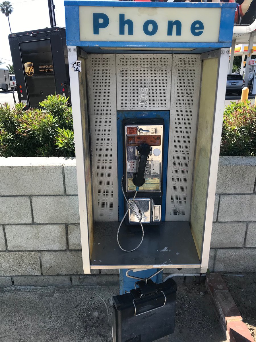 cometgrrl9's tweet photo. @SluggoDoug here’s a payphone in Ventura @ Fosters Freeze! It’s intact but sadly not working, otherwise I’d ring you up to join me for ice cream today 🥵 https://t.co/x52XNlGDgb