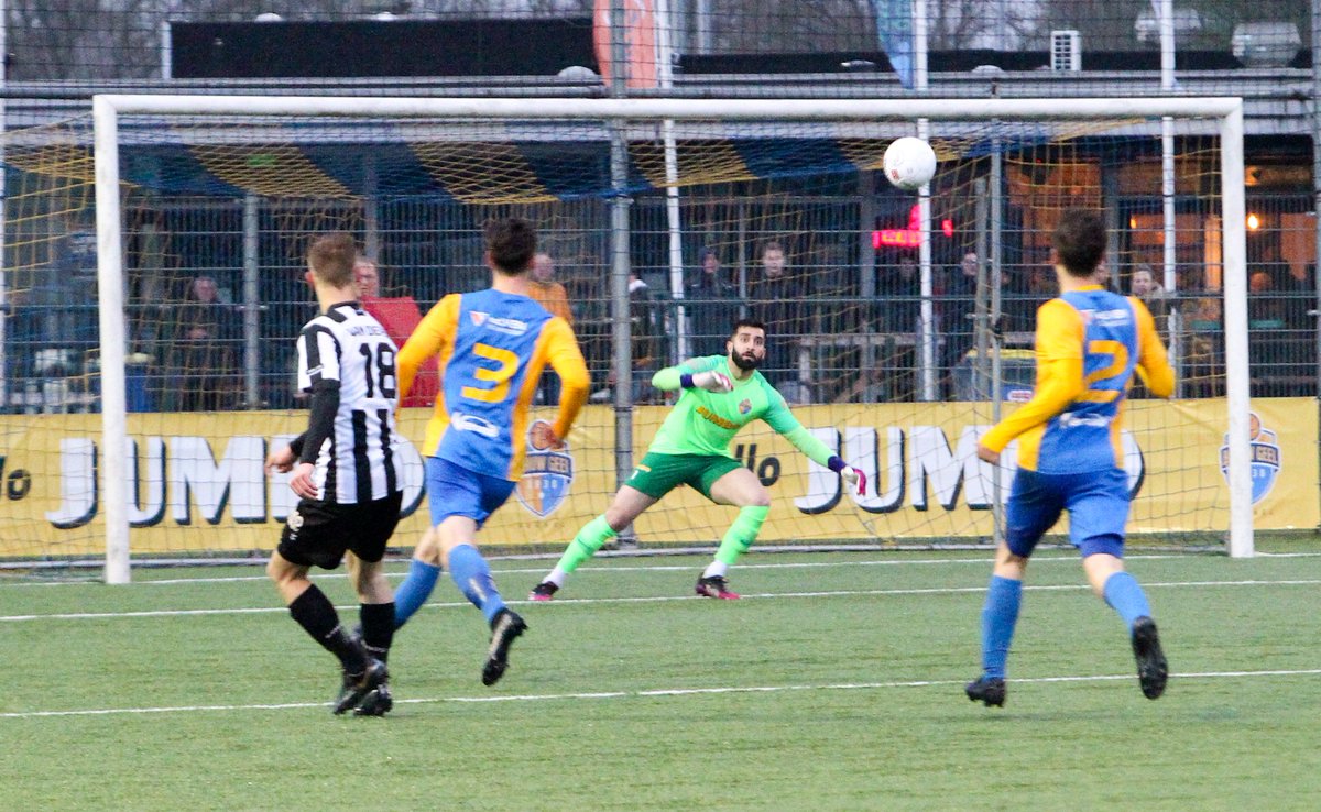 vvgemert's tweet photo. Mooie goal hoor, die van Dylan van Diepen, woensdagavond voor @vvgemert in de derby tegen @1Geel. Op deze foto's zie je het gebeuren. https://t.co/Q4xrRO7s0e