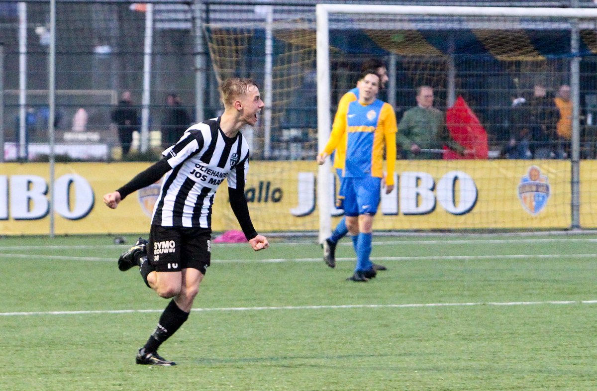 vvgemert's tweet photo. Mooie goal hoor, die van Dylan van Diepen, woensdagavond voor @vvgemert in de derby tegen @1Geel. Op deze foto's zie je het gebeuren. https://t.co/Q4xrRO7s0e