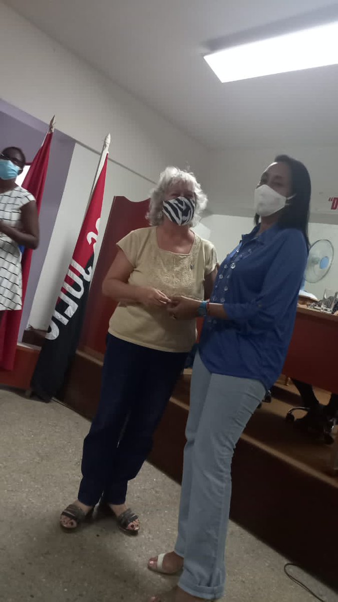 Celebrada la Asamblea de Balance Sindical en la Cujae se reconoce a la Secretaria General saliente por su entrega durante éstos 6 años más los 10 años en el Buró,recibe reconocimiento además por el Sindicato Nacional y Municipal.