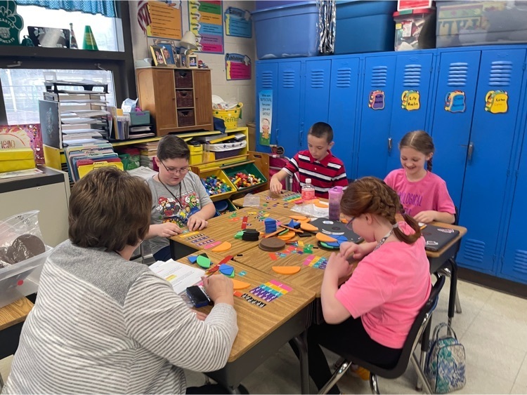 castle_wr's tweet photo. Mrs. Jeffiers’ 3rd graders love learning in math studios. https://t.co/EoxQJ15t96