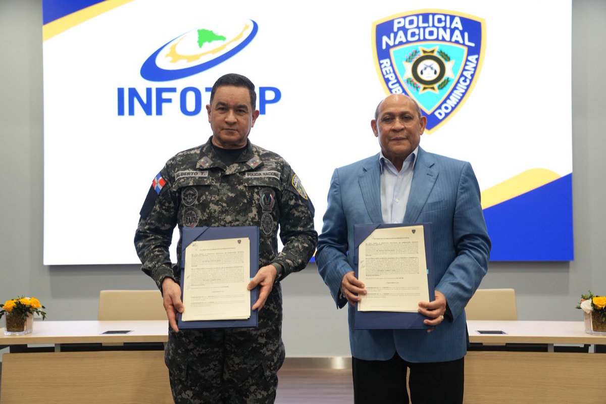 InfotepRD's tweet photo. #INFOTEP y  @PoliciaRD firmaron un acuerdo, mediante el cual ponen en marcha la ejecución de un plan innovador de formación y capacitación, tendente a fortalecer a los servidores de la institución y a sus familiares directos, a través de carreras técnicas y la actualización. https://t.co/cPG0epD8dk