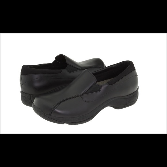 Darling_Nic's tweet photo. So good I had to share! Check out all the items I'm loving on @Poshmarkapp #poshmark #fashion #style #shopmycloset #anthropologie #dansko: https://t.co/DgK6LwQZSs https://t.co/MfHIRyeMPA