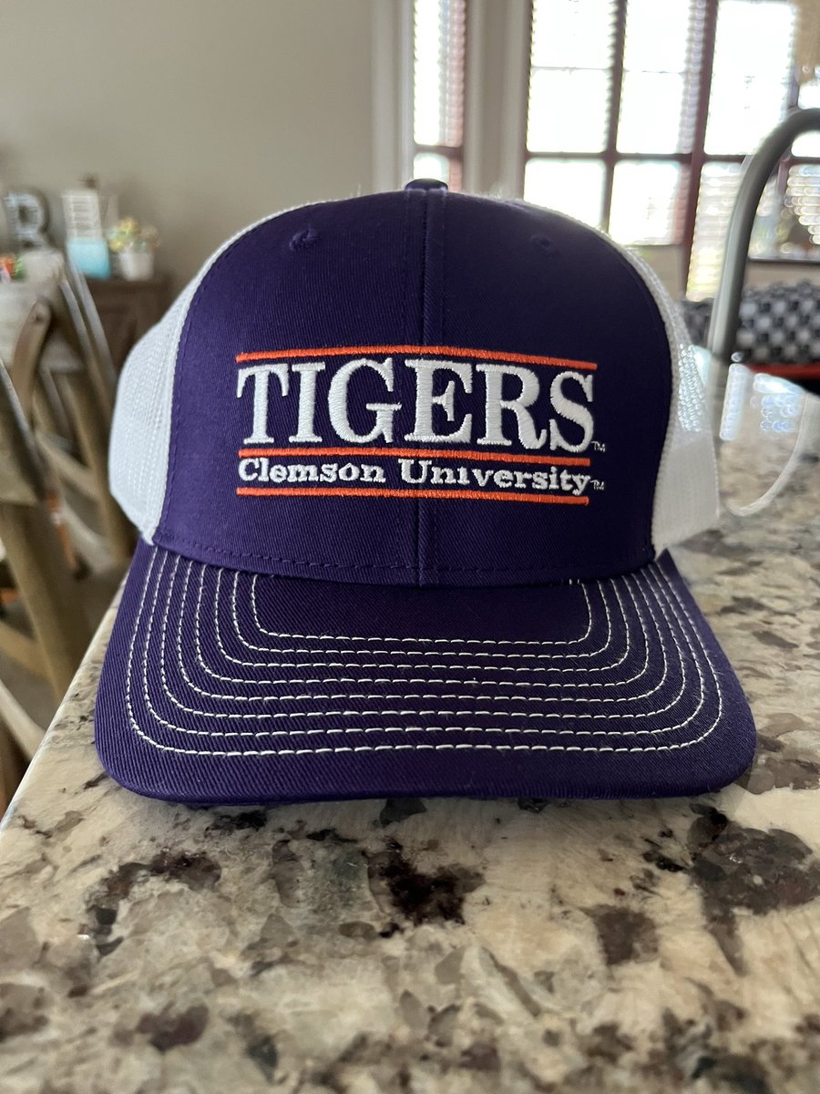 mikereezy3's tweet photo. #barhat #game #oldschool #Clemson https://t.co/04ZHhUewow