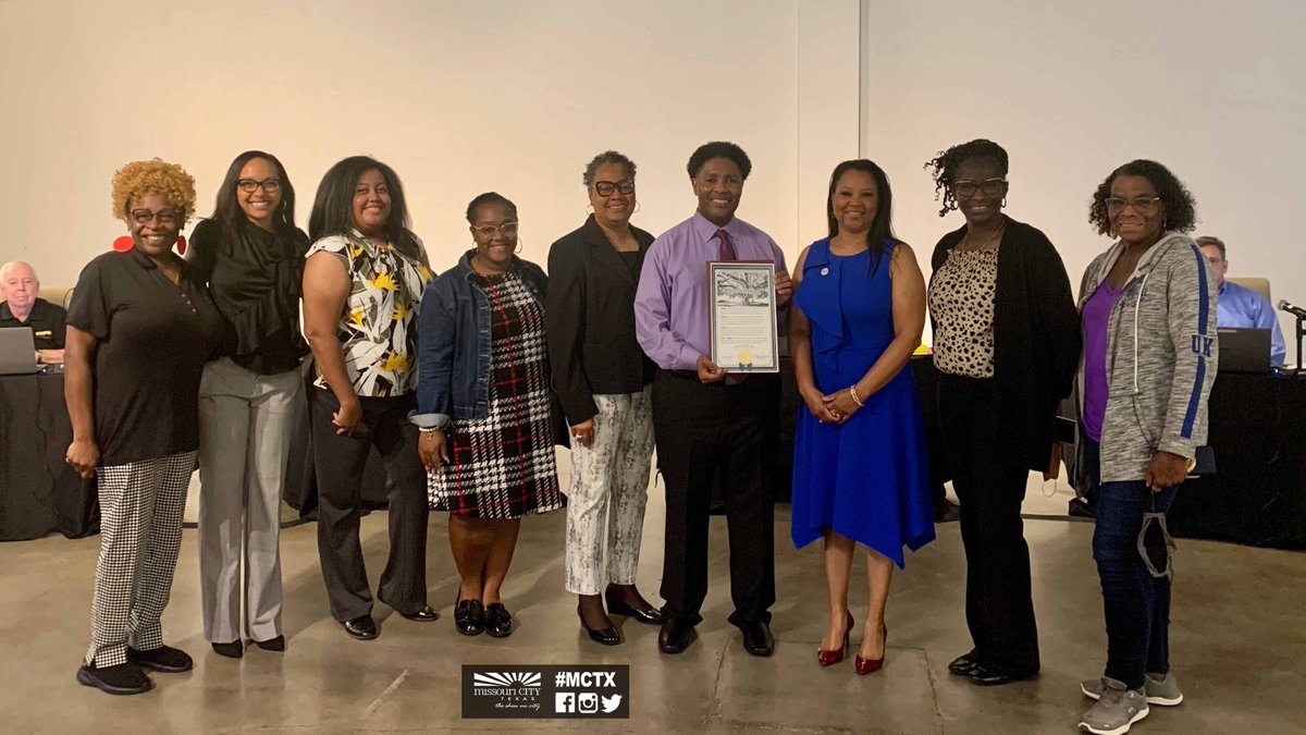 MissouriCityTX's tweet photo. At the April 4 Regular Meeting #MCTX Council:

✔️Recognized 👏@HGE_Owls Principal Mr. Williams 👏@minds_sharp 👏 @MHS_Buffs @BuffaloSwim
✔️Proclaimed #FairHousingMonth 2022 &amp; #NationalCommunityDevelopmentWeek

All Council actions in #CouncilConnection: https://t.co/b8PffNqav5 https://t.co/mzV3Y0cOxa