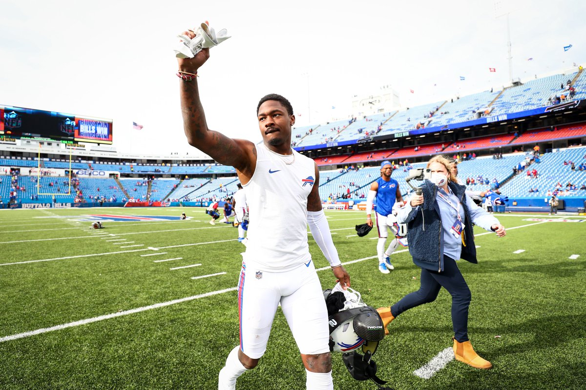 NFL's tweet photo. .@stefondiggs was the 19th WR drafted in 2015. The 19th. 

Today, the former 5th rounder signed a 4-year, $96 million extension with the @BuffaloBills. Stefon has overcome all the odds. (THREAD ⬇️) https://t.co/DQ6SkuYJF1