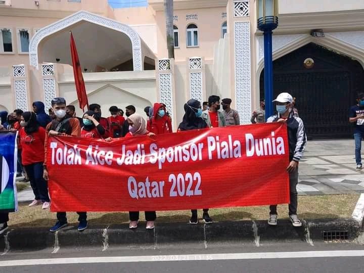jaedi09's tweet photo. #TolakAiceSponsorPialaDuniaQatar
#TolakAICEsponsorpialaduniaQatar 
#BoikotAice
es krim aice manis,tpi tak semanis buhurnya.. https://t.co/HpdGnv98jX