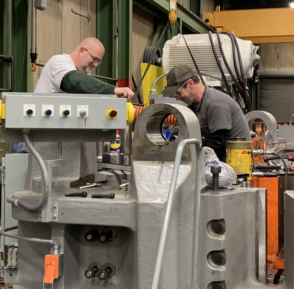 AjaxCECOEPS's tweet image. Part of our hard working A.C.E. Team assembling a 3” Ajax Forging Machine. Apply on Indeed to join our crew and hone the skills you need to continue to advance in your career. #AjaxErie #KeepForgingAmerica #ACEAssemblyTeam  #ACEServiceTeam