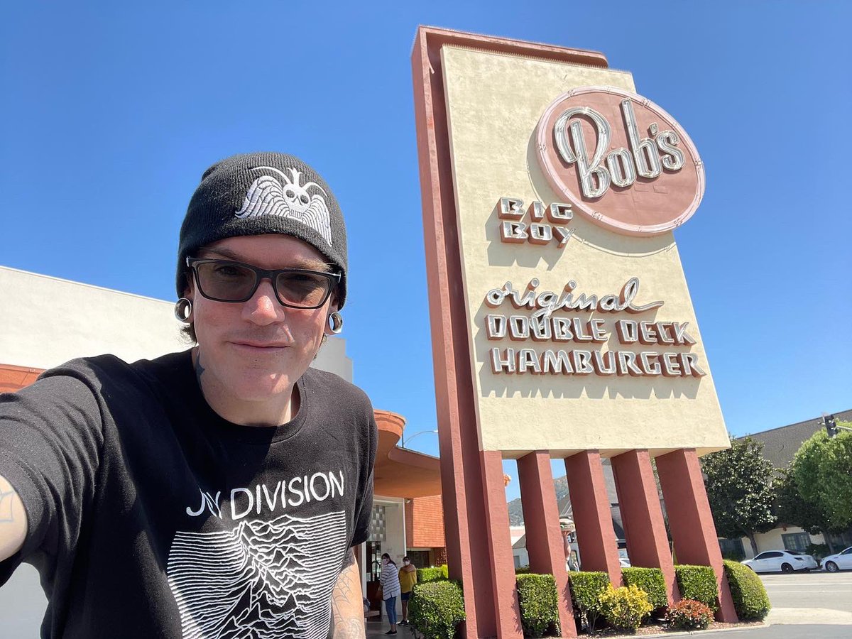 Back in LA and lunch with a friend at one of our favorite places.
#bobsbigboy #bobsbigboyburbank #losangeles #hollywood