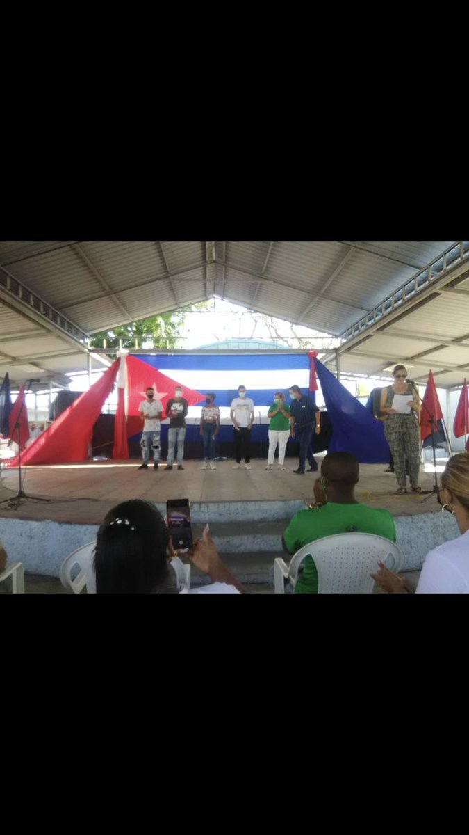 Participaron en el acto cultural celebrado por el 4 de abril 30 estudiante del IPE Manuel Rivero 
#FidelPorSiempre 
<a href="/CubaMined/">MINED</a>
<a href="/DME_Florida/">Dirección General de Educación Florida</a>
<a href="/CamagueyDPE/">DPE Camagüey</a>