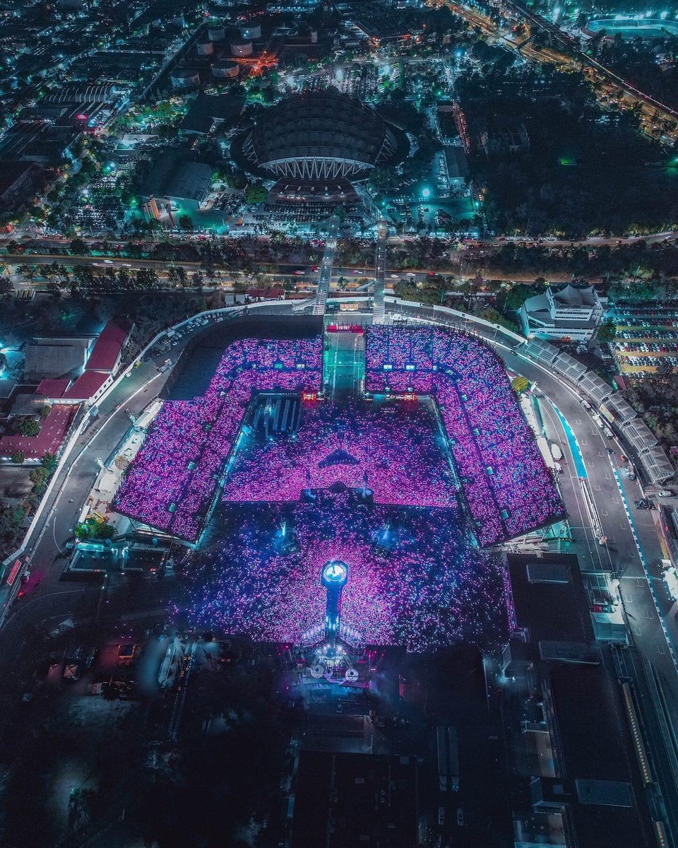 La magia de Coldplay en la #CDMX🇲🇽 ⚡✨

📸Foto:  <a href="/miguelkurz/">miguel kurz</a>