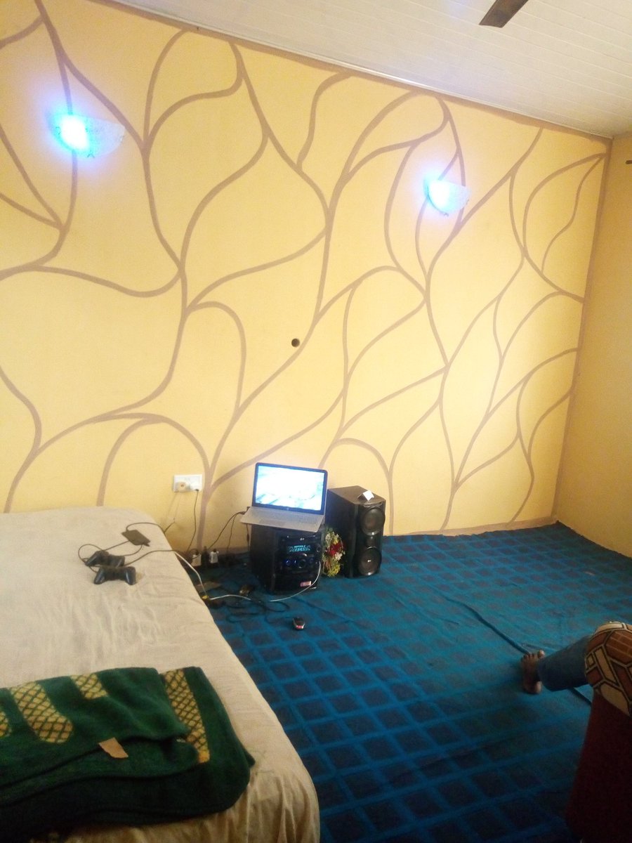 kunuboycomedy's tweet photo. I gave up on comedy to focus on barbing , i cut for 200 naira only i am now a proud owner of 2rooms selfcontain, I am 23yrs and this is my biggest achievement thank you lord. The secret is i pay my tithe in church. Retweet to show love #LagosSwindlers https://t.co/QH67xn84me