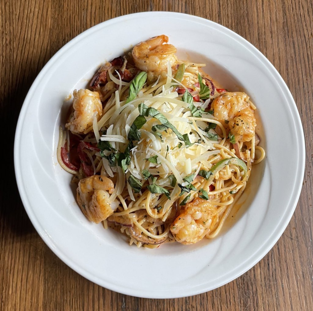 TheToastedFrog's tweet photo. Sautéed shrimp with peppers and onions, tossed in a cajun cream sauce with spaghetti and topped with parmesan. #shrimppasta #toastedfrog https://t.co/cH2fwIePI9