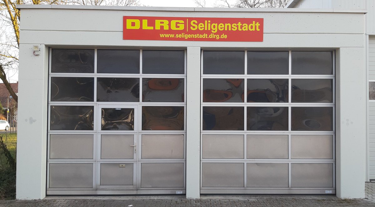 Wir haben unsere alte #Fahrzeughalle von innen und außen renoviert. Jetzt erstrahlt sie im neuen Glanz. Ein neues Schild haben wir auch gleich angebracht. 😍

#Garage #DLRG #DLRGSeligenstadt #Seligenstadt