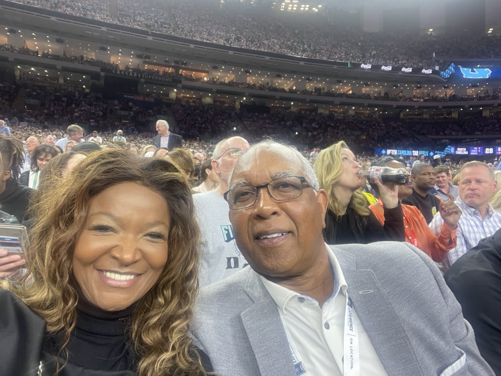 tamikaNBPA's tweet photo. #uncselfie https://t.co/aLuuFH7ga9