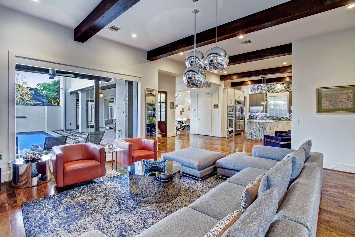 TKImages's tweet photo. A contemporary gem steps away from Memorial Park &amp; Eastern Glades! 

6042 Rose | 4,050 sqft | Memorial Park | $2,225,000 USD | MLS# 65513105

Photographer: Andres Ariza
Editor: Dennis Zuniga
Agent: Sydney Sance @circarealestate
#houstonrealestate #modernhomes #courtyard https://t.co/TpAySAoacB