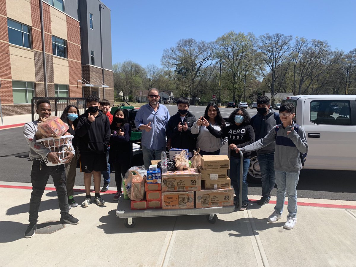 Once again, Greg Green, with Northwest Extermination, answers the call and delivers much needed food and supplies for our Pearson families. <a href="/CobbSchools/">Cobb County Schools</a> @pearsonpilots <a href="/nwexterminating/">NW Exterminating</a>