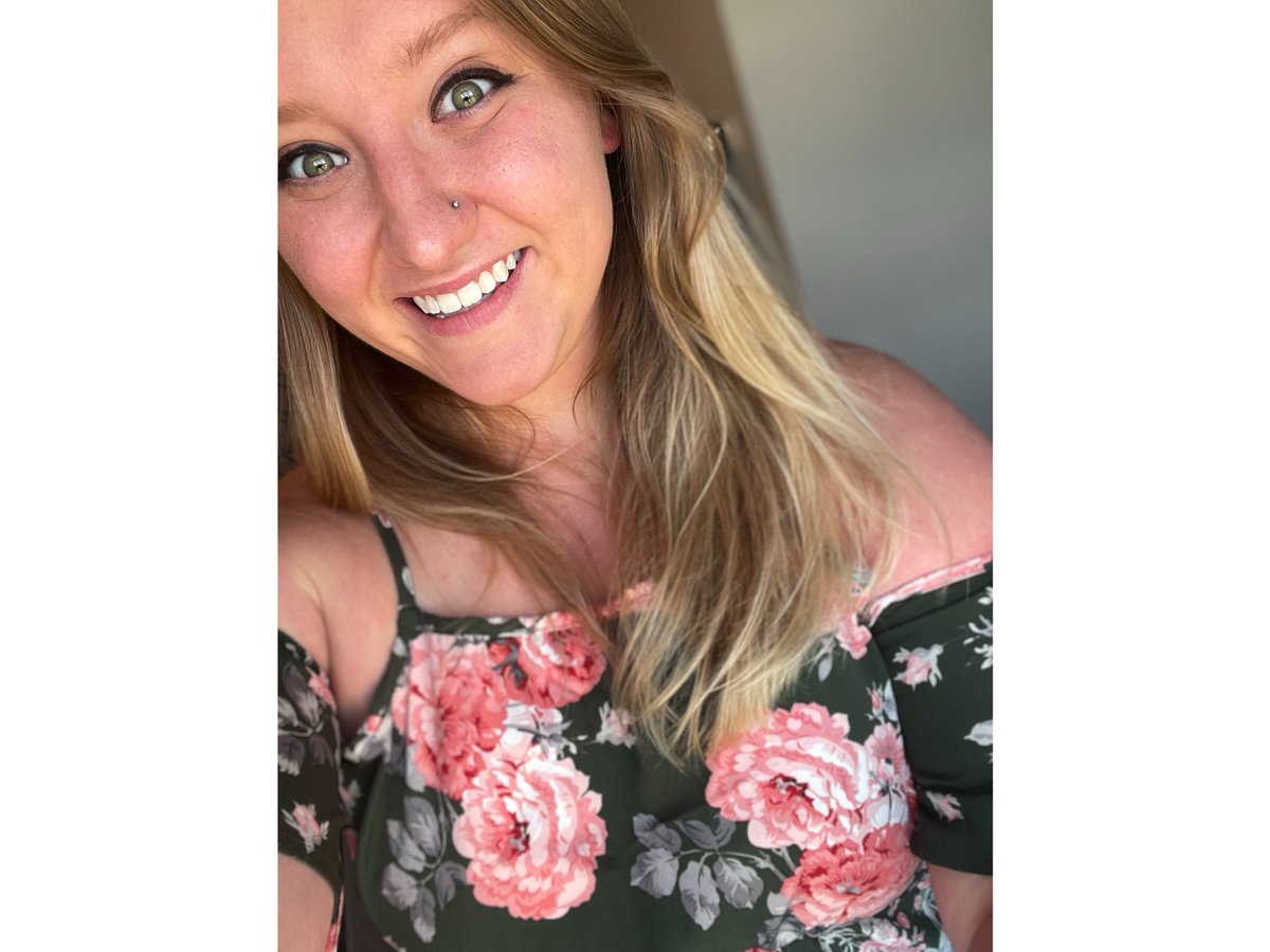 Today’s selfie is brought to you by portrait mode, bomb window lighting, 85 degree weather, and, most importantly, vanilla crown ☀️🥂