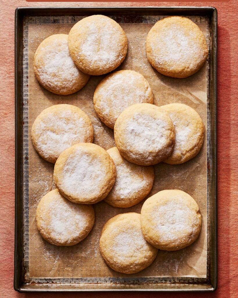 jessiesbakes's tweet photo. Peeps, I made these #snackablebakes sugar cookies live with @carolinagelen today, but sadly Instagram will not let me share the live as a video cause it’s still “processing . . .” Boo hoo. Link to preorder my new book in profile. https://t.co/hXxausTQcd
