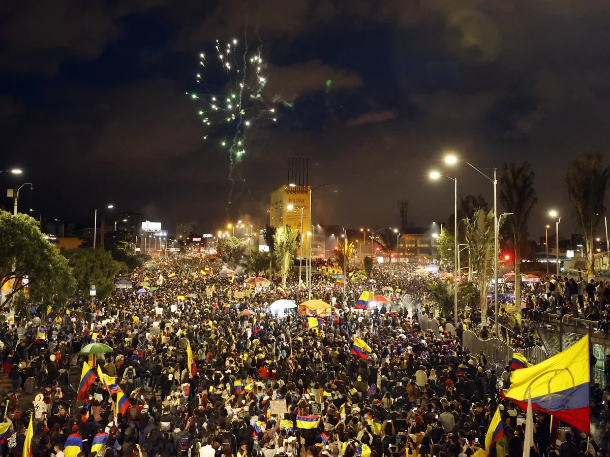 Giokmpo's tweet photo. @PARDOSANTY @cienjusto @manuelzamudioa @FranciaMarquezM Pero es que eso ya lo vivimos en el gobierno Duque 🤷🏻‍♂️ https://t.co/7bDMPFUdAx