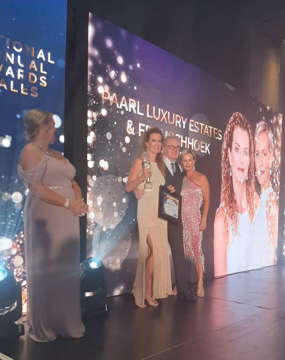 ChasEveritt's tweet photo. A huge Congrats to the Paarl Luxury Estates & Franschhoek office for winning the National Top Non Metro Office award tonight. #chasawards #agentrecognition #chasfamily #getbrightonyourside #ChasGala2022 #realestate https://t.co/rZkyT5Aadt