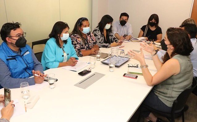 ServiuRM's tweet photo. Hoy la directora Juana Nazal se reunió con la alcaldesa de @MuniLaPintana, @ClaudiaPizarro, el edil de @MuniLaFlorida, @rodolfocarter, y la directora de @DTPMet, @PaolaTapiaSalas, para evaluar y concretar acciones en torno a la pavimentación de la calle Bahía Catalina. https://t.co/B76uS2BCyB
