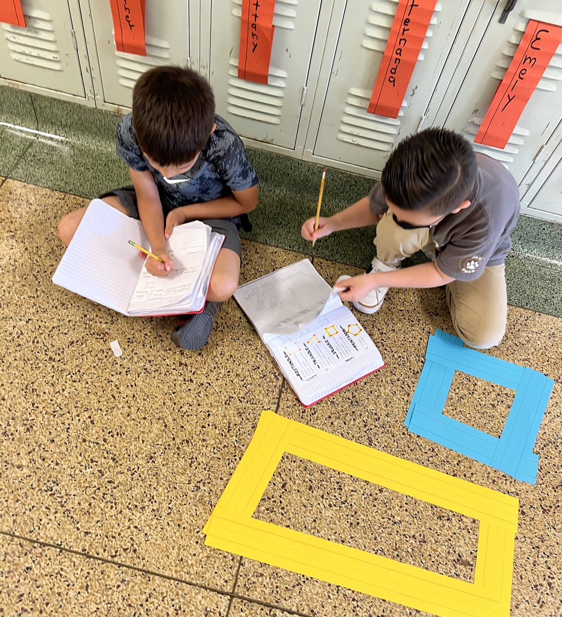 Jessicague08's tweet photo. My first graders worked together to draw and make 2D shapes! ✏️📓

@JeffersonES2 https://t.co/WxR83tKhH1