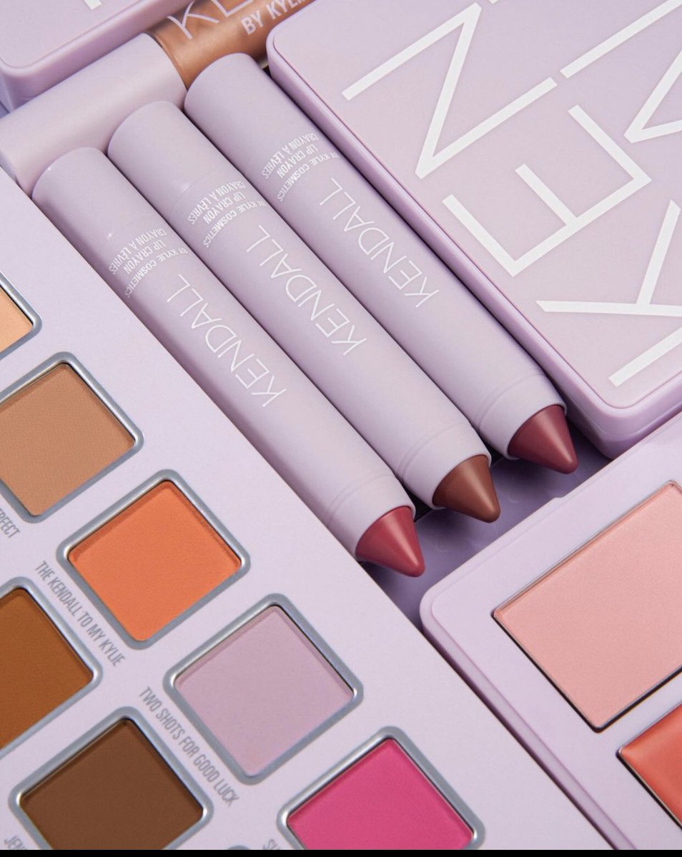 A coleção KYLIE x KENDALL já está disponível na <a href="/kyliecosmetics/">Kylie Cosmetics</a> 🤍

🔗 KylieCosmetics.com