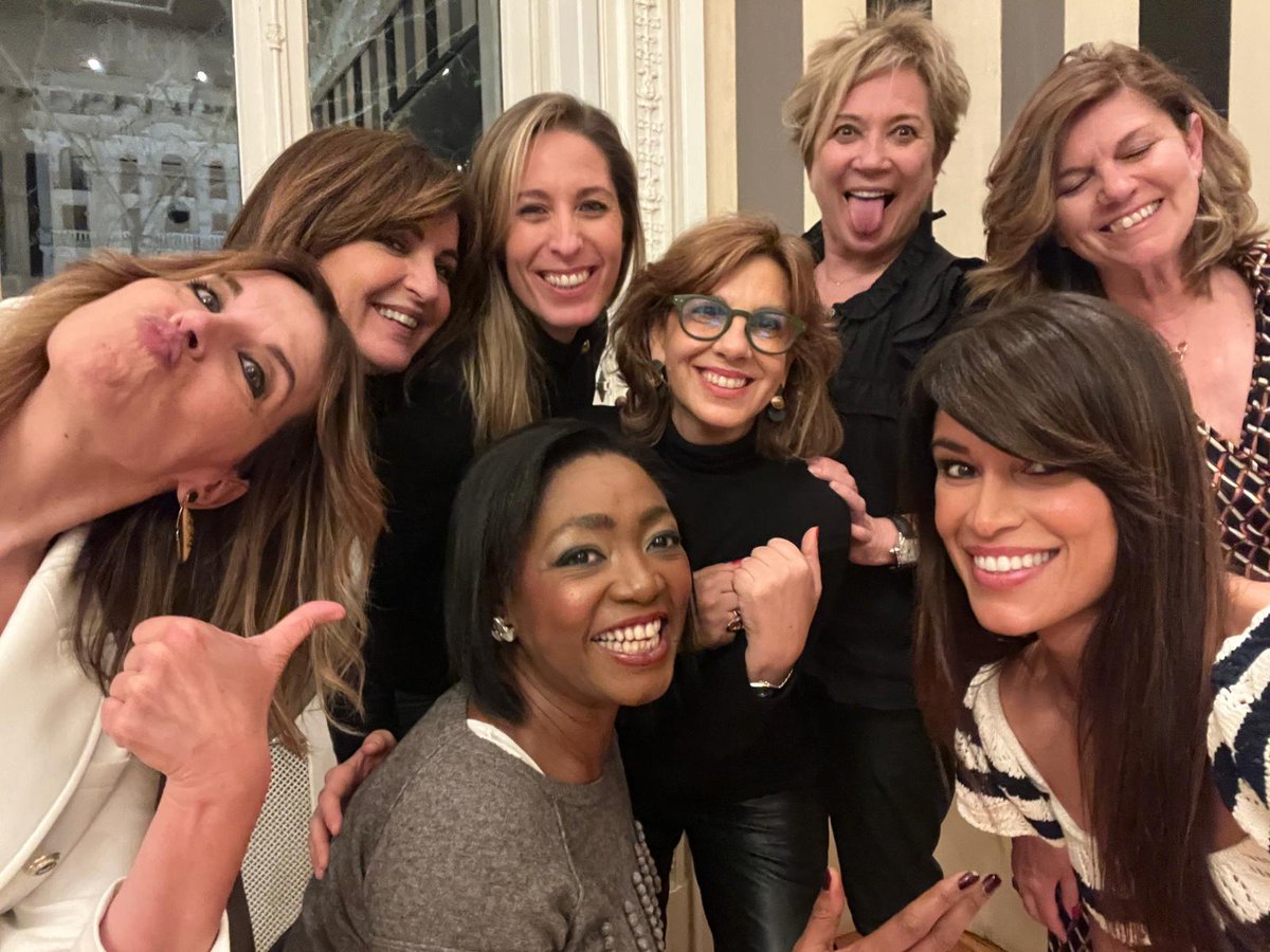 luzsmellado's tweet photo. Akelarre, por fin 😈@beacortazar @monicagalvarez @manjavacas @francinemadrid @maitenb @SoniaFerrerTV e #InesBallester https://t.co/1zamWa8he8