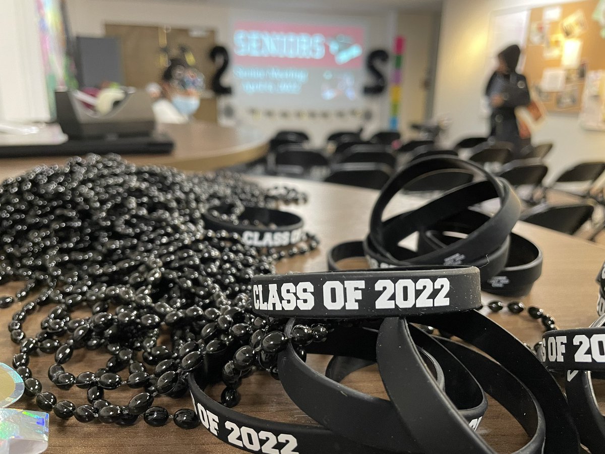 NowellAcademy's tweet photo. Nowell class of 2022 Senior Meeting!!! #letsgooo #itsthe4thquarter #nowellgraduates https://t.co/AeU99uERAk