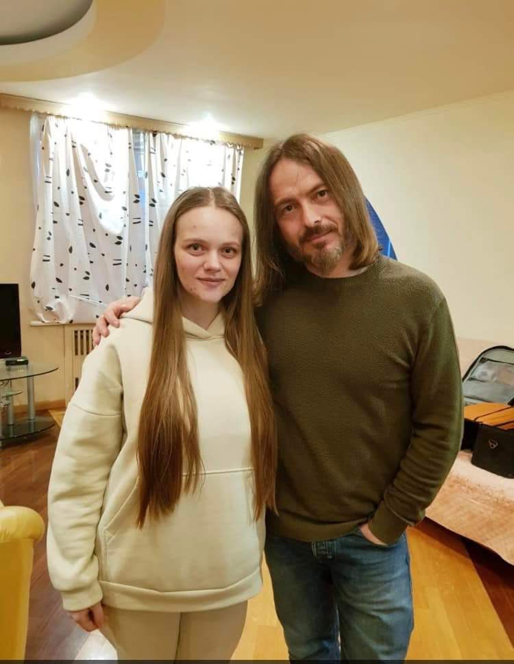 Gitro77's tweet photo. Questa è Marianna Vishegirskaya insieme a @Giorgioaki. Quella che secondo la stampa atlantista italiana sarebbe stata rapita dai russi perché ha smontato la bufala del bombardamento dell'ospedale di Mariupol. Avvisate @MassimGiannini, @jacopo_iacoboni, @Capezzone a @mgmaglie. https://t.co/IUfXX8E4ZM