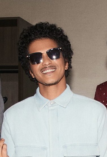 ShortKakeee's tweet photo. .@BrunoMars Smile is EVERYTHING!! 😍😆#PutOnASmile https://t.co/MEOMKmWWMf