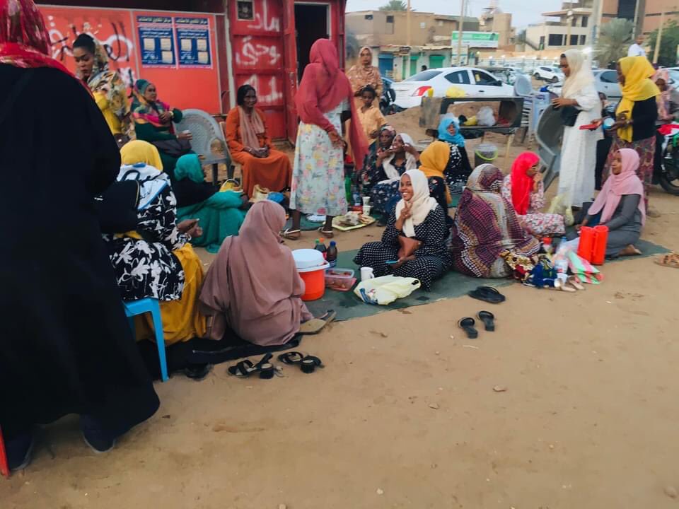 Nmhali's tweet photo. #Apr6March
Photos of the Iftar in Omdurman earlier this evening.
#SudanCoup #Sudanese
#KeepEyesOnSudan #Sudan https://t.co/VxunXOsHpO